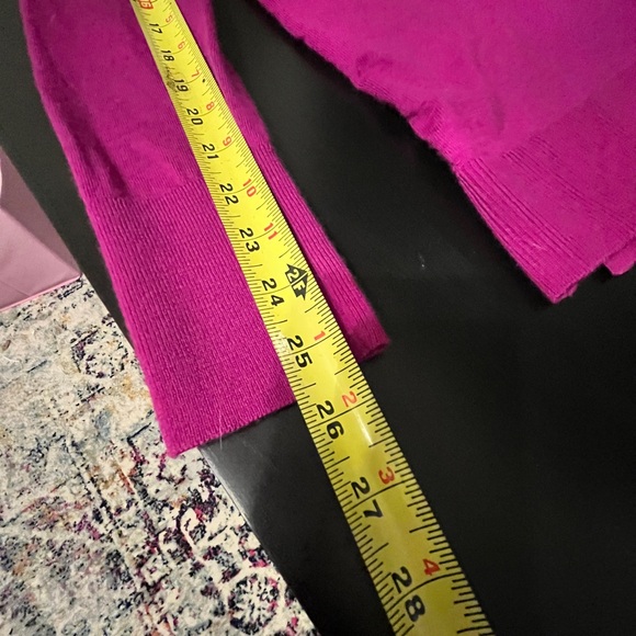 Banana Republic Fuchsia Crewneck Pullover Sweater -Size Medium - Picture 14 of 15